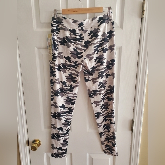 NWT Muk Luks Dream Knit leggings size Medium in camo print - Picture 4 of 7
